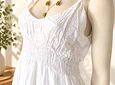 Vestido corto de algodón bordado