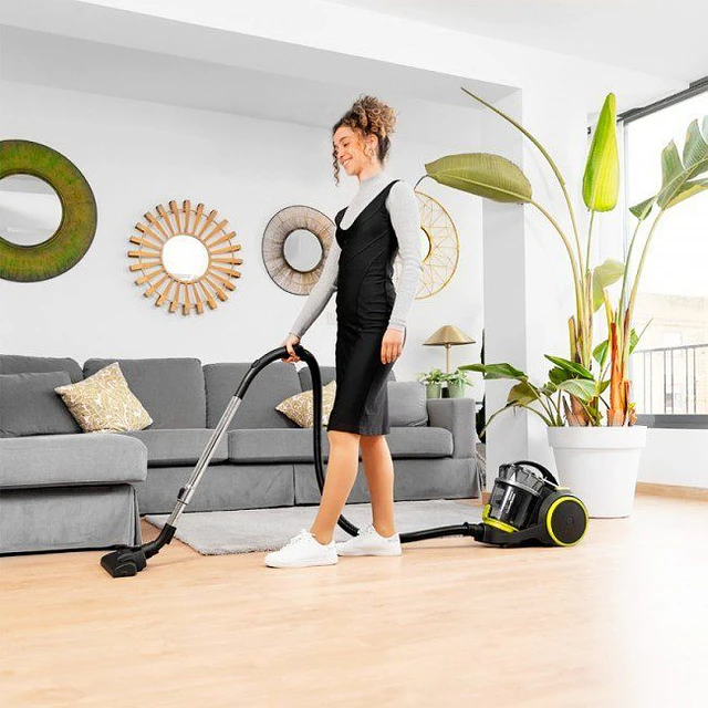 Aspirador trenó Conga PopStar 3000 X-Treme de 800 W. Multi ciclónico sem saco. Capacidade máxima do depósito até 4 L com filtragem de alta eficiência e tubo telescópico metálico. Inclui 3 acessórios.