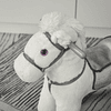 Cavalo baloiço para crianças de 18-36 meses cavalo de balançar com ursinho de pelúcia sons de relinchos e galopes base de madeira 65x26x55cm branco