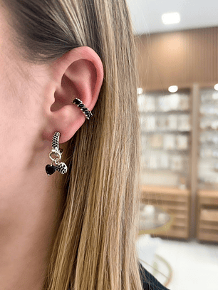 Argolinha com pingente coração cravejado zirconias negras