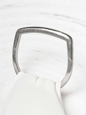 Anel liso base quadrada