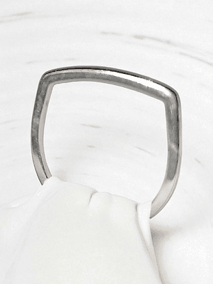 Anel liso base quadrada