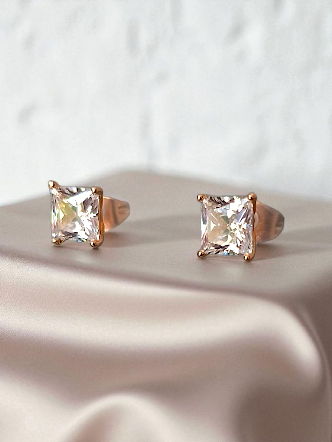 Brinco zirconia quadrada  1