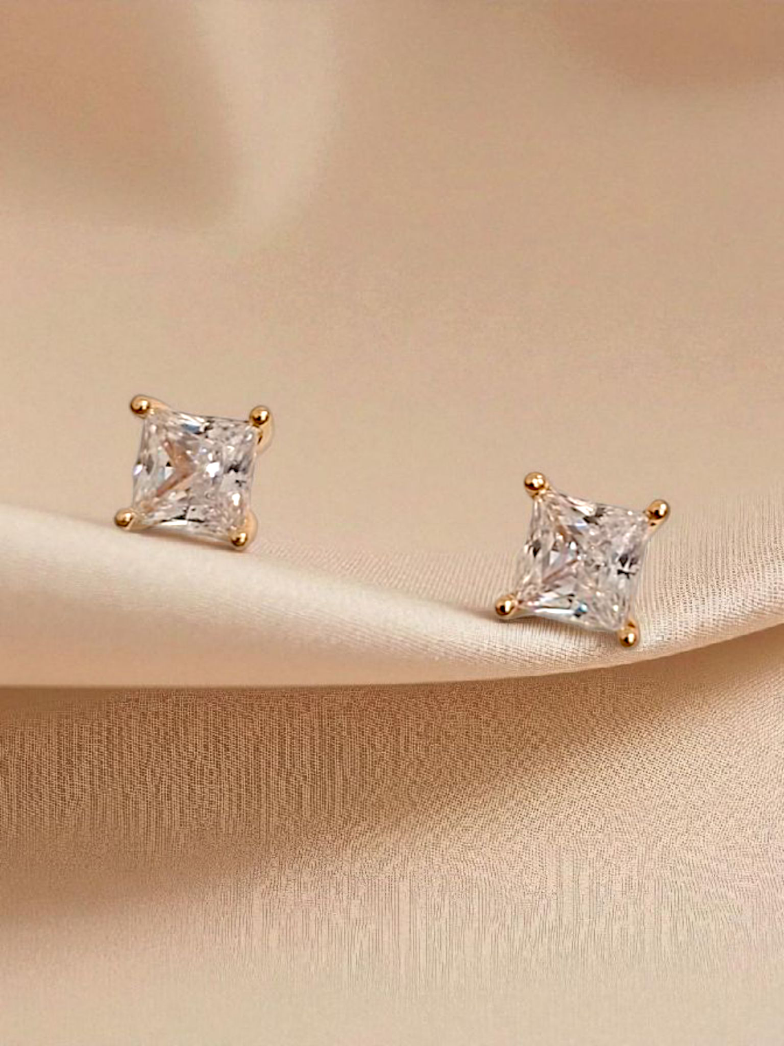 brinco zirconia quadrada 1
