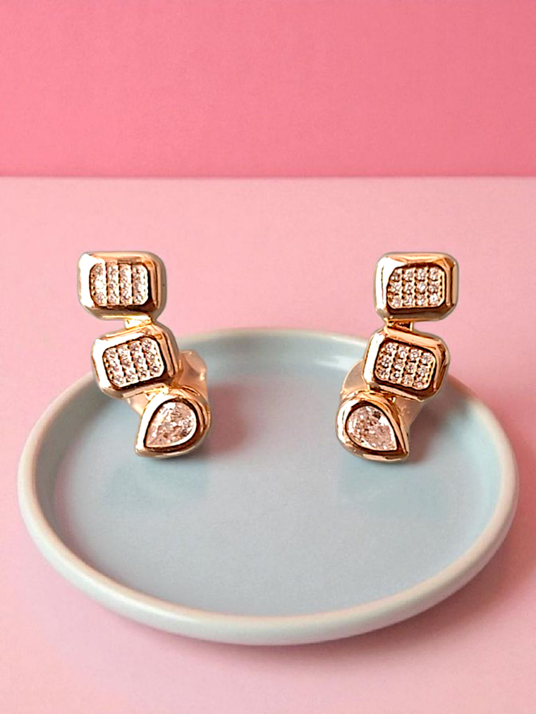 Brinco 3 figuras cravejado 1