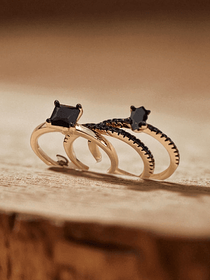 Trio de anéis com zirconia negra