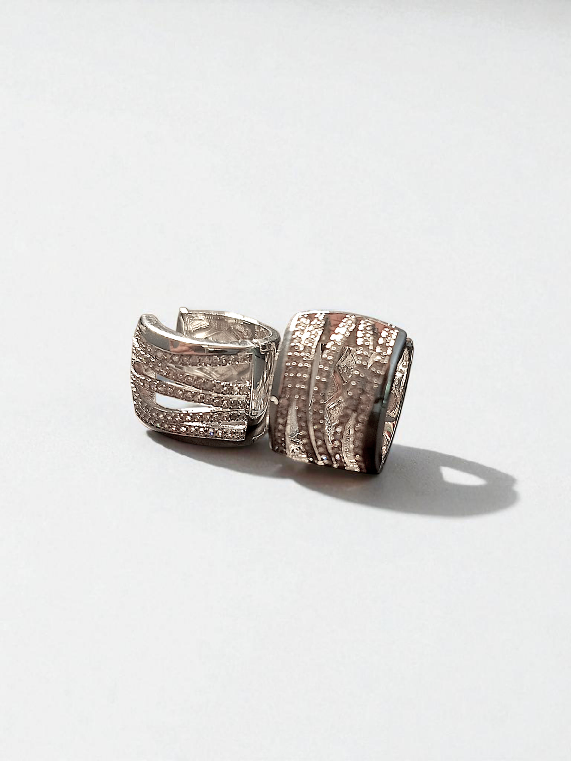 Argola cravejada ondulações  1