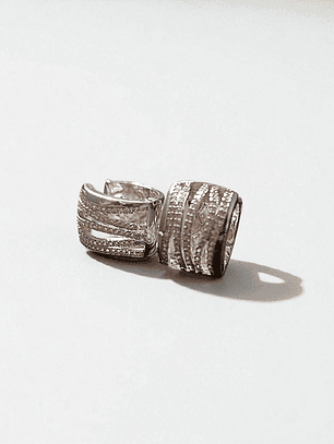 Argola cravejada ondulações 