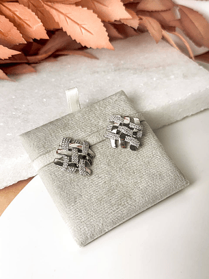 Brinco quadrado entrelaçados