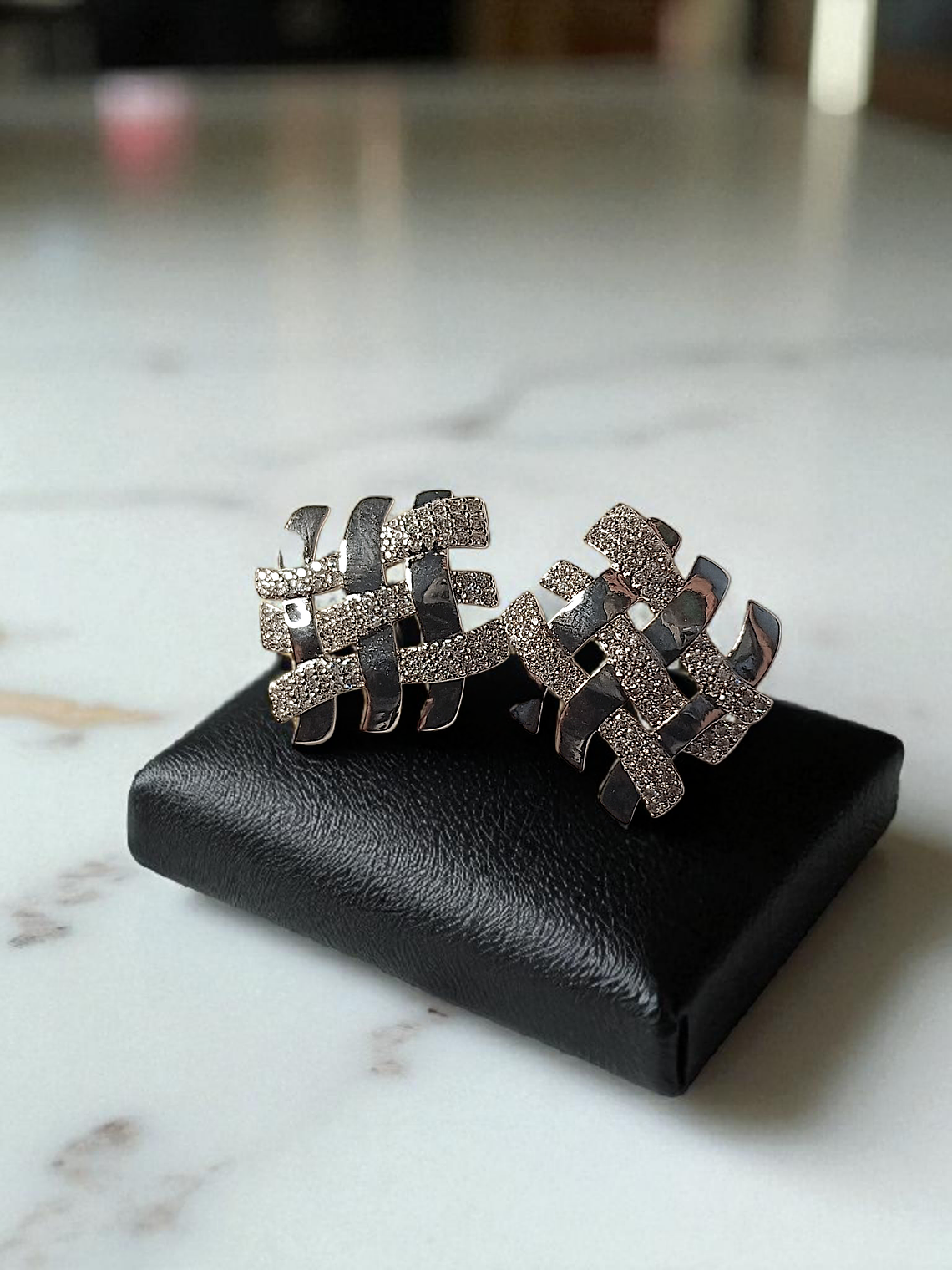 Brinco quadrado entrelaçados 1