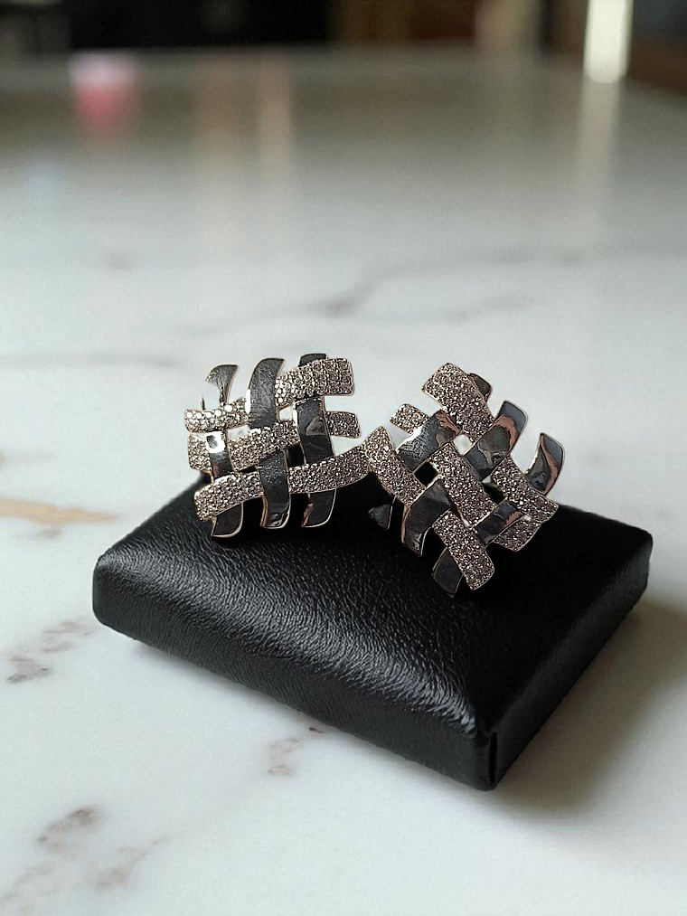 Brinco quadrado entrelaçados 1