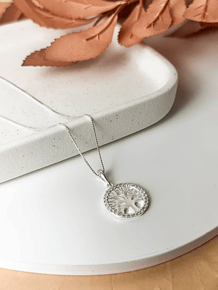 COLAR COM PINGENTEARVORE DA VIDA 