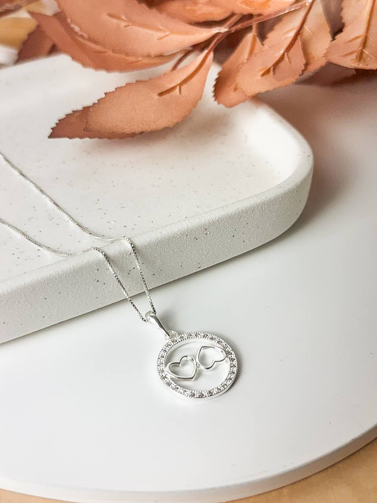 COLAR COM PINGENTE 2 CORAÇÕES 1