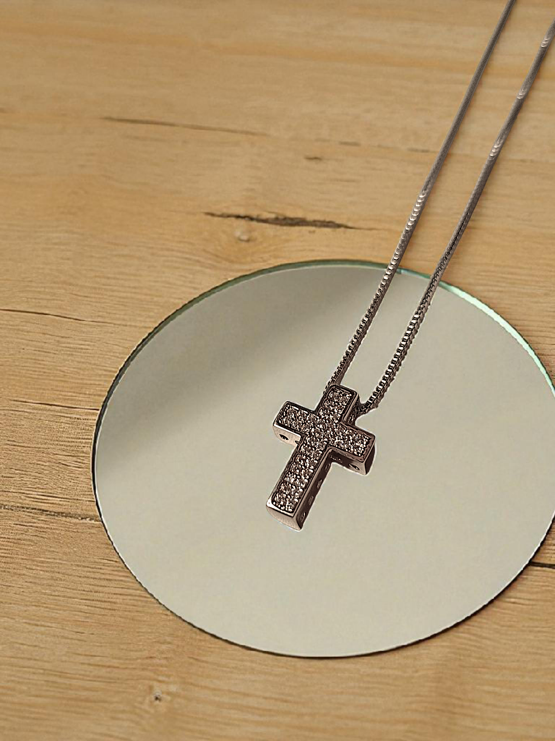 Colar com pingente cruz 2