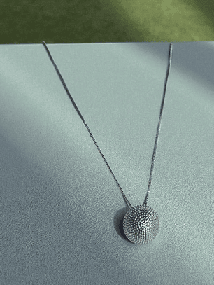 COLAR COM PINGENTE BOLA