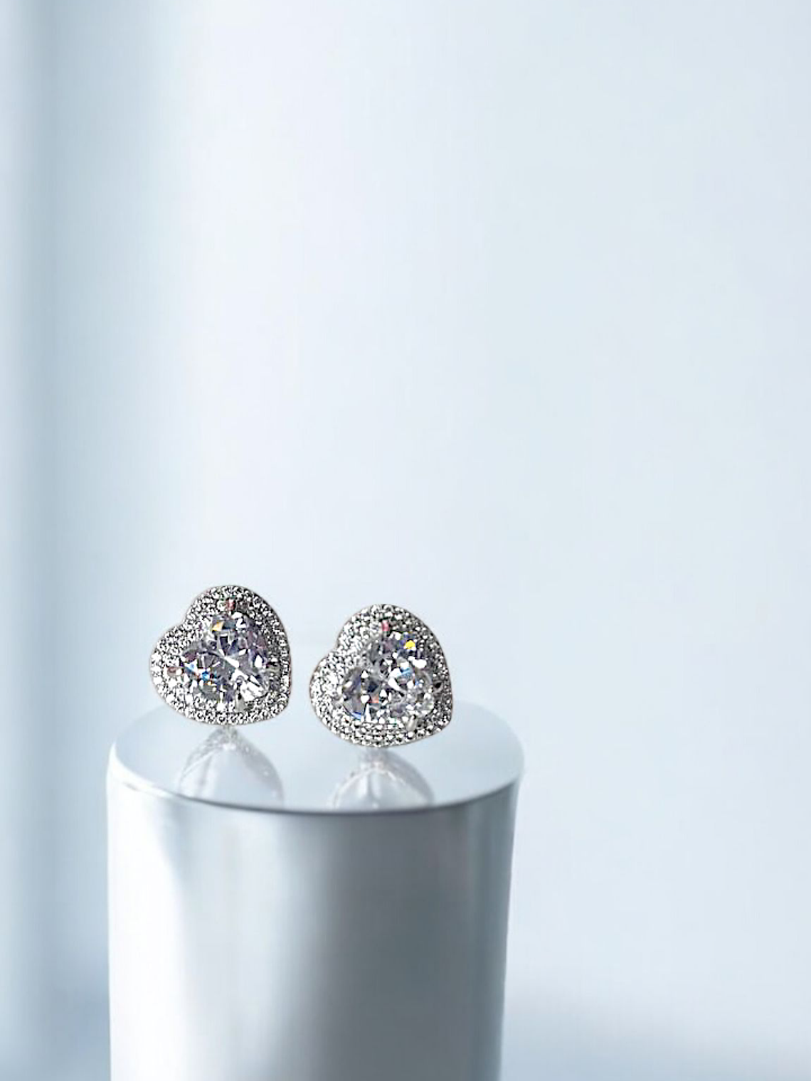 Brinco coração cravejado de zirconia G 1