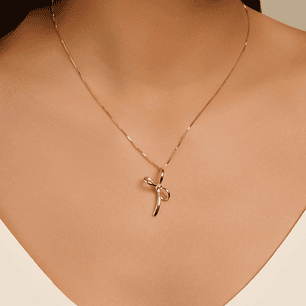 COLAR COM PINGENTE LAÇO