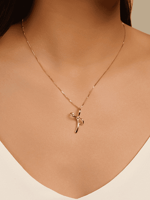 COLAR COM PINGENTE LAÇO