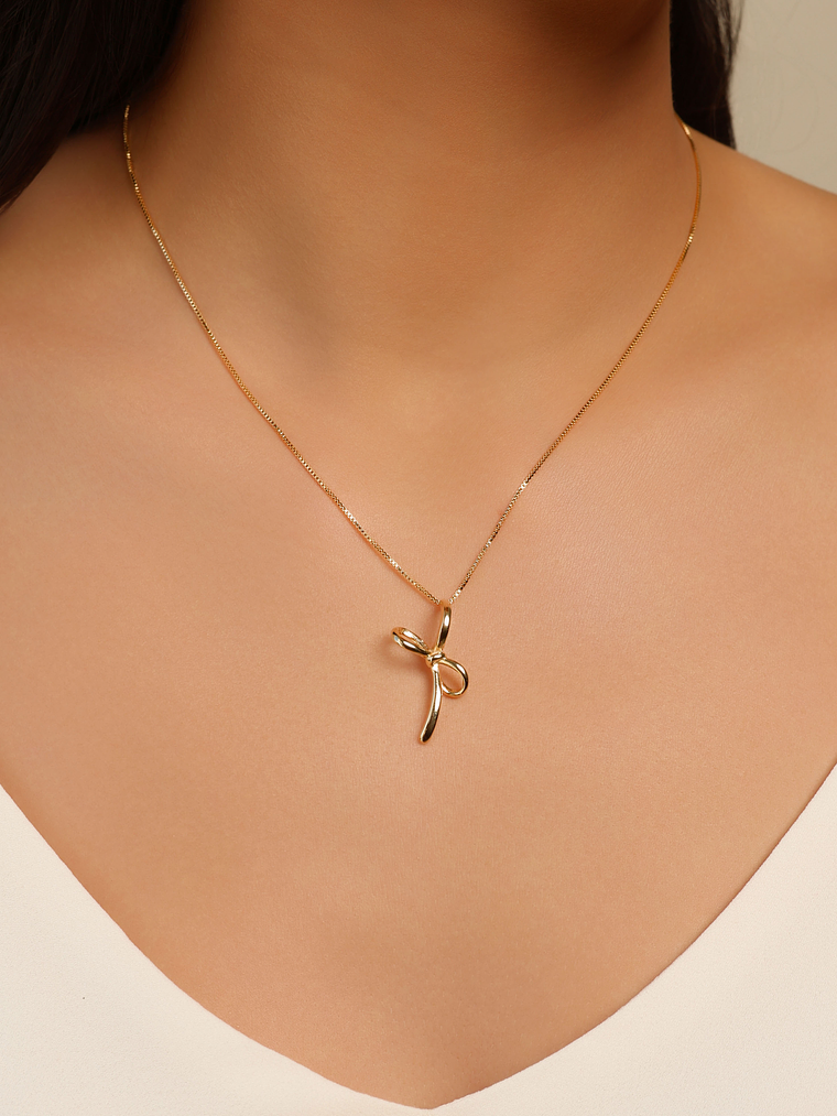 COLAR COM PINGENTE LAÇO 1