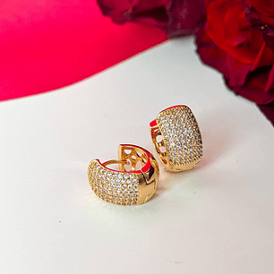 Argola cravejada microzirconias