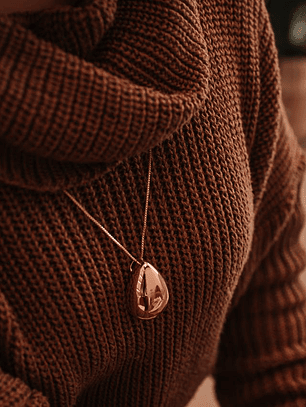 COLAR LONGO PINGENTE GOTA