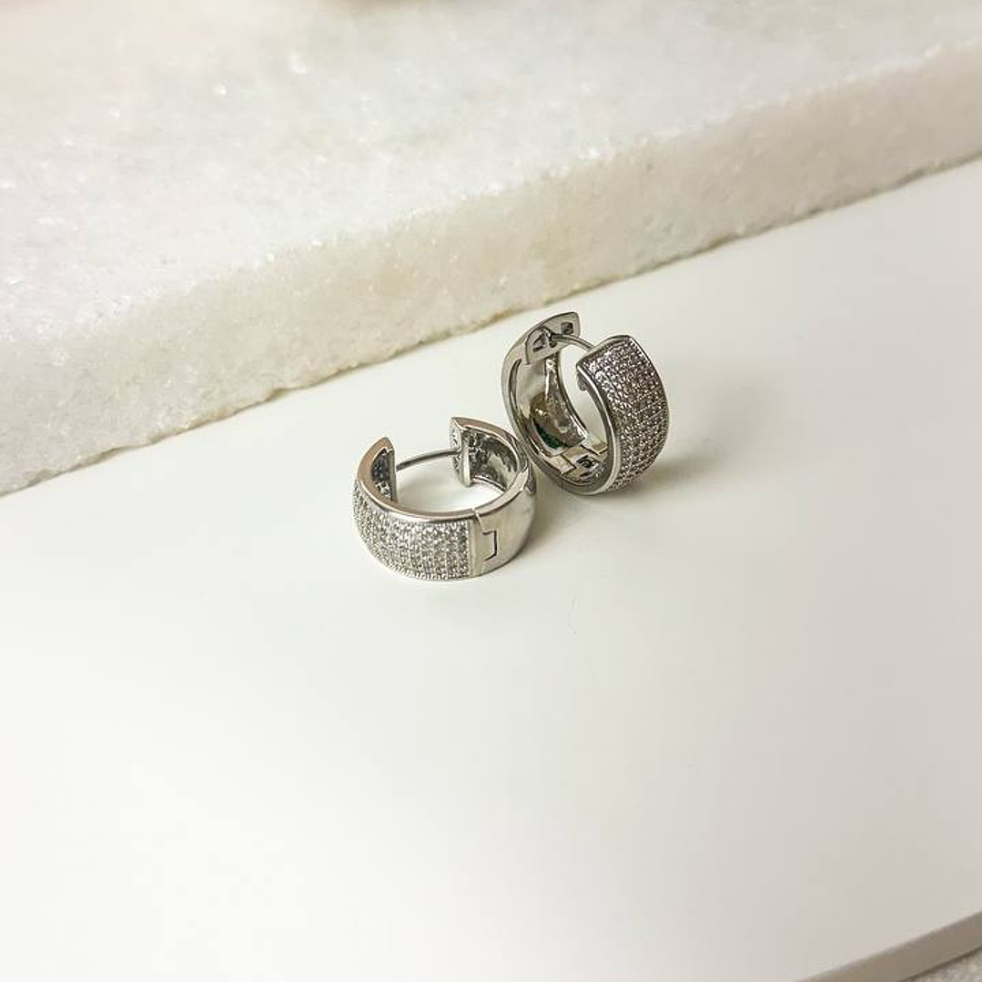 Argola cravejada microzirconias 1