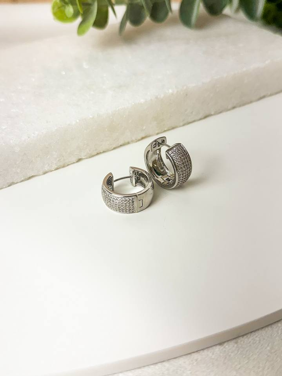 Argola cravejada microzirconias 1