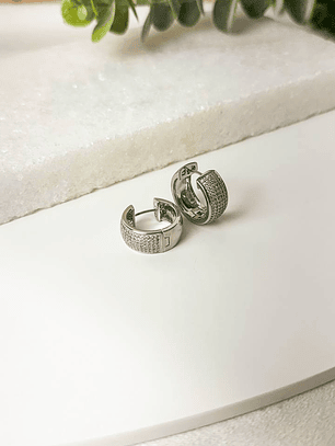 Argola cravejada microzirconias