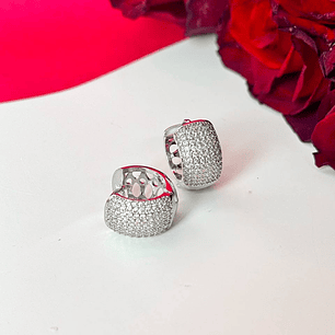 Argola cravejada microzirconias