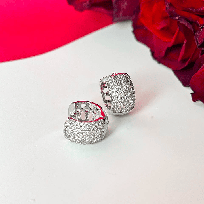 Argola cravejada microzirconias 1