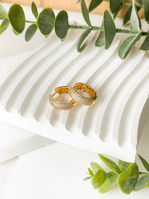 Argola cravejada microzirconias