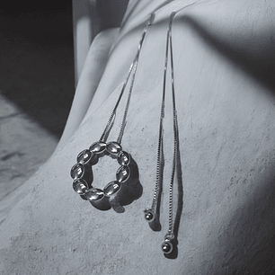 COLAR LONGO COM PINGENTE CIRCULAR 