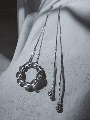 COLAR LONGO COM PINGENTE CIRCULAR 