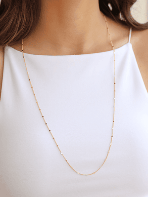 COLAR LONGO PLAQUINHAS