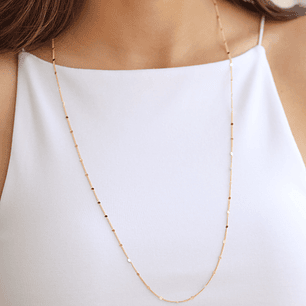 COLAR LONGO PLAQUINHAS