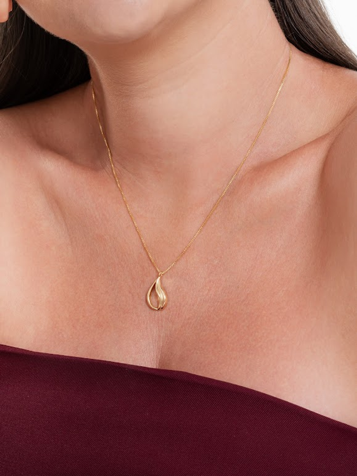 COLAR PINGENTE GOTA VAZADA 1