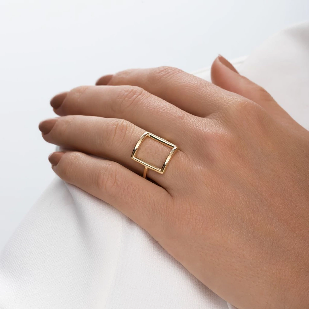 ANEL QUADRADO VAZADO 1