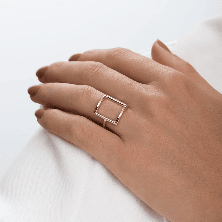 ANEL QUADRADO VAZADO 1