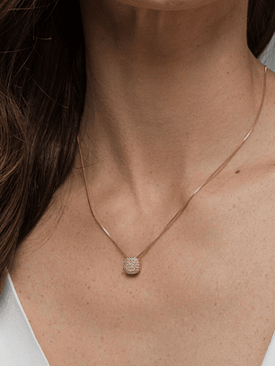 COLAR PINGENTE QUADRADO CRAVEJADO