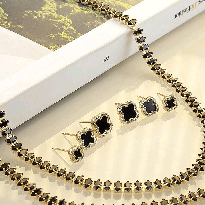 BRINCO TREVO PRETO CRAVEJADO 1