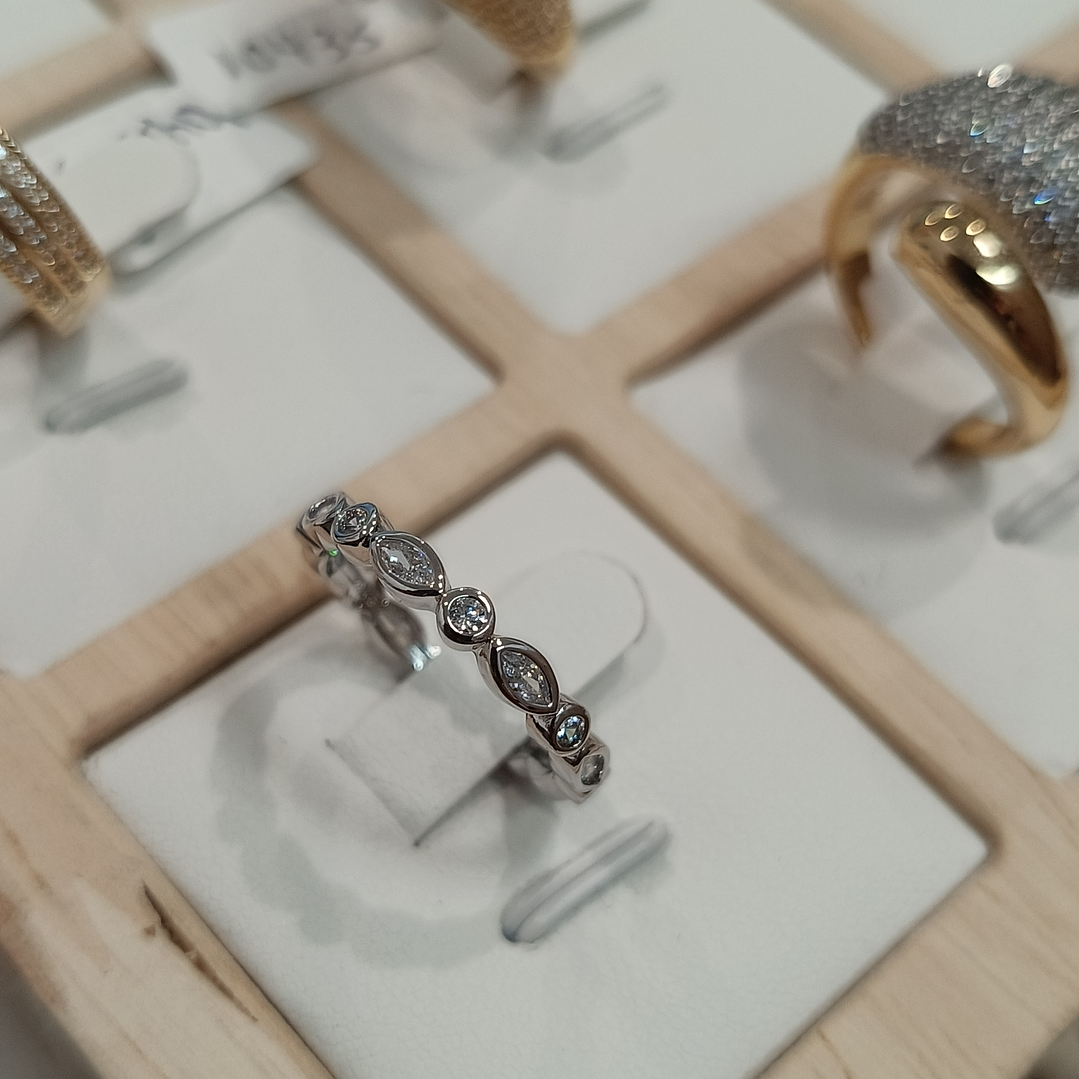 ALIANÇA CRAVEJADA MICROZIRCONIAS 6