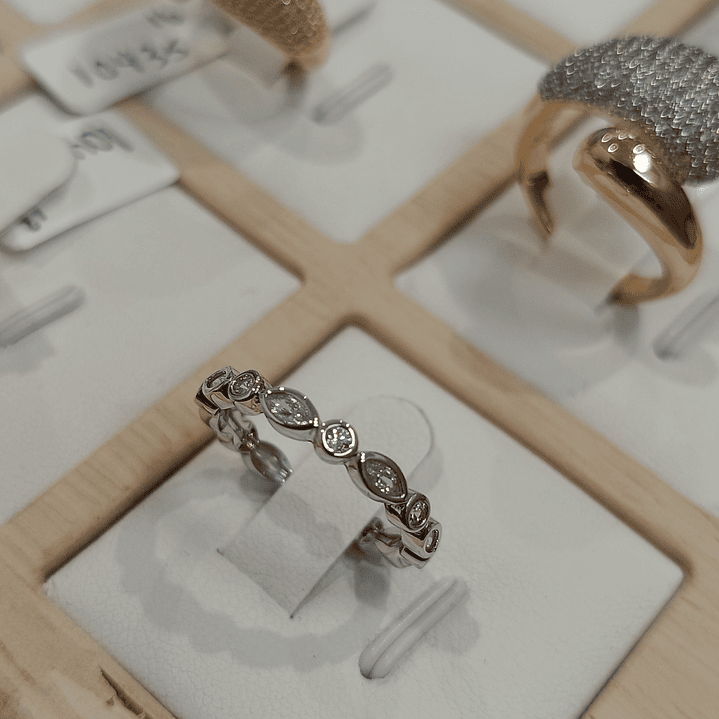 ALIANÇA CRAVEJADA MICROZIRCONIAS 8