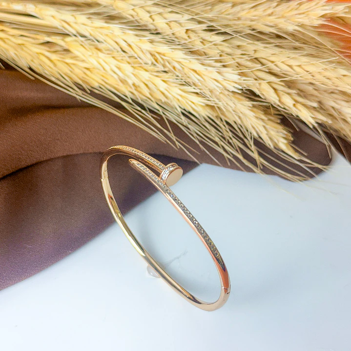 BRACELETE PREGO CRAVEJADO 1