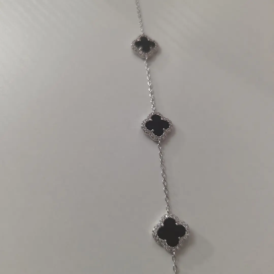 PULSEIRA TREVO CRAVEJADA 4