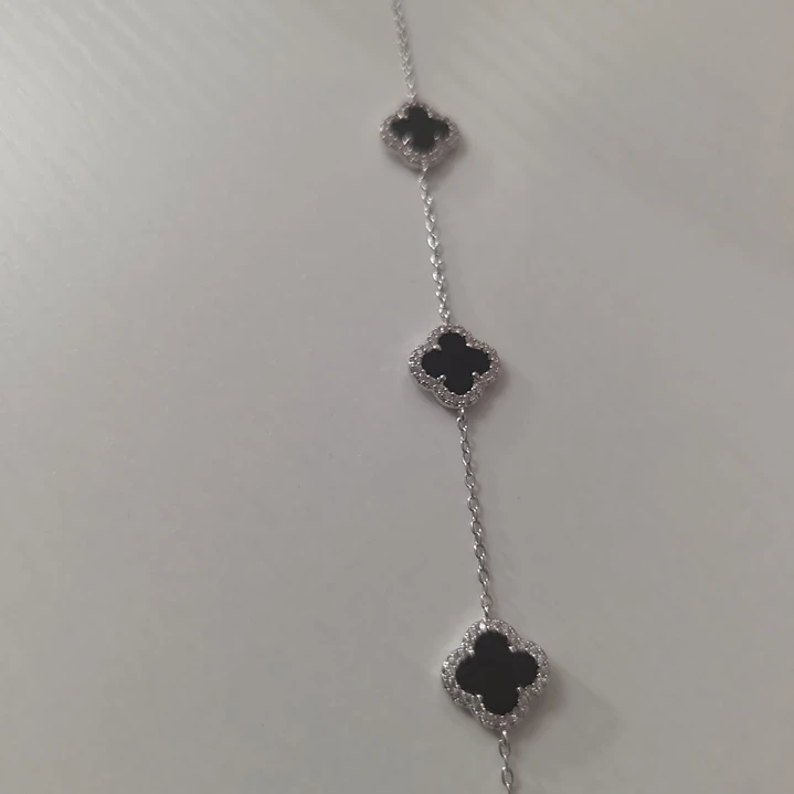 PULSEIRA TREVO CRAVEJADA 4
