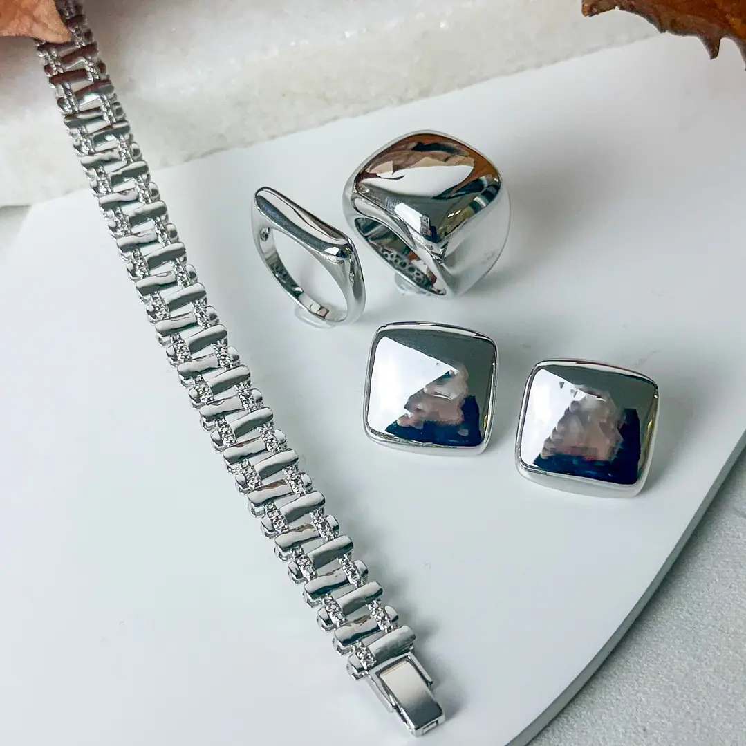 PULSEIRA TRABALHADA COM CRAVEJADOS 1