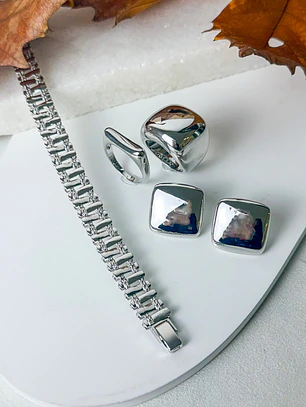 PULSEIRA TRABALHADA COM CRAVEJADOS