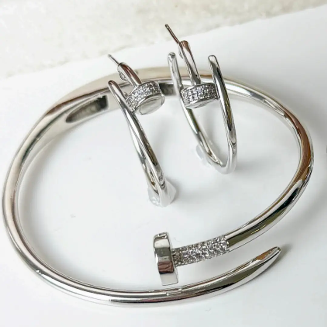 BRACELETE PREGO CRAVEJADO 1
