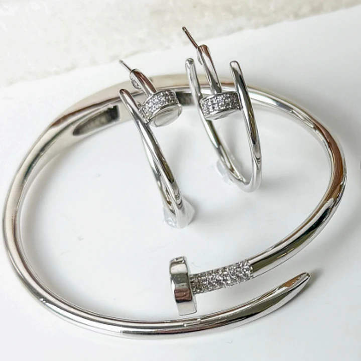 BRACELETE PREGO CRAVEJADO 1