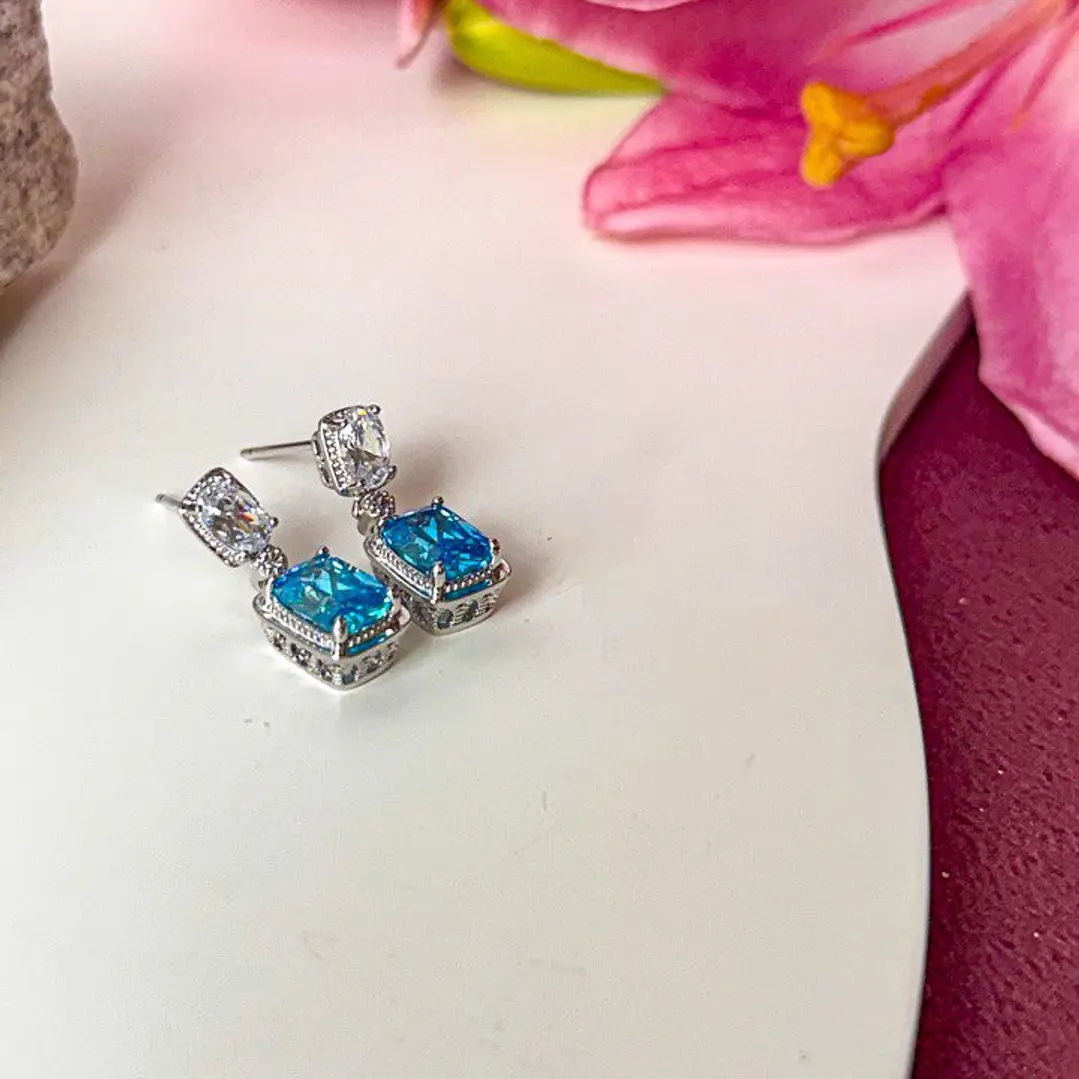 BRINCO QUADRADO ZIRCONIA AZUL 1